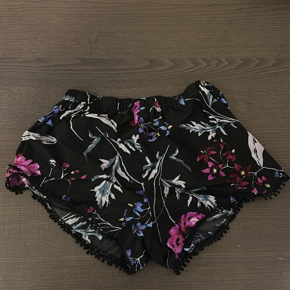 Express Size Small Black Floral Shorts - Picture 2 of 4